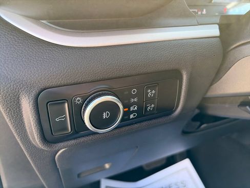 Used 2024 Ford Explorer XLT w/ Equipment Group 202A AWD/4WD image 17