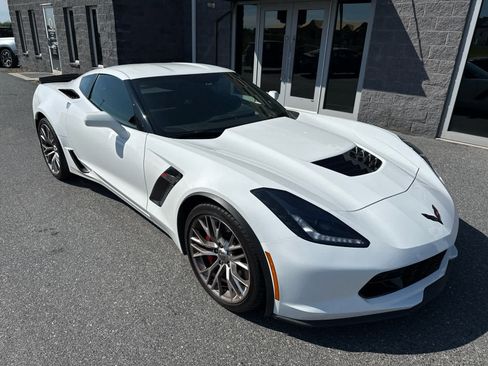 Used 2015 Chevrolet Corvette Z06 RWD image 2
