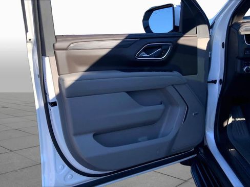 Used 2023 GMC Yukon SLT w/ SLT Premium Package AWD/4WD image 19