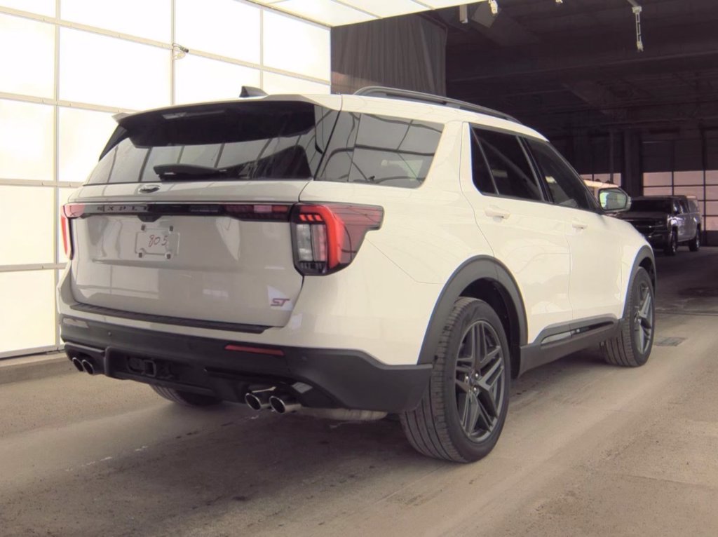 Used 2025 Ford Explorer ST AWD/4WD image 3