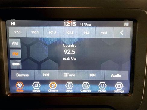 Used 2019 Jeep Renegade Latitude w/ Cold Weather Group image 40