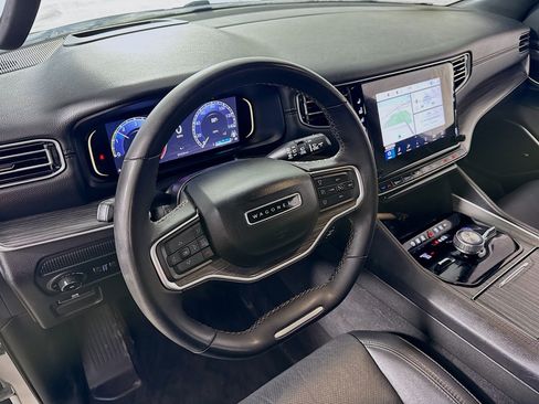 Used 2024 Jeep Wagoneer Series III image 23