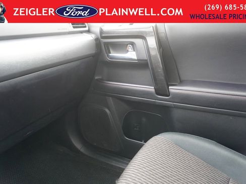 Used 2024 Toyota 4Runner TRD Off-Road image 32