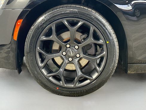 Used 2019 Chrysler 300 S RWD image 38