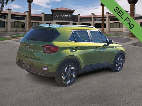 Used 2023 Hyundai Venue SEL FWD image 8
