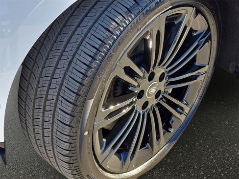 New 2025 Land Rover Range Rover Long Wheelbase SE image 34