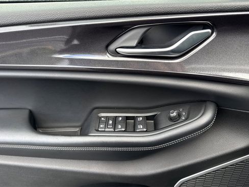 Used 2021 Jeep Grand Cherokee L Laredo image 15