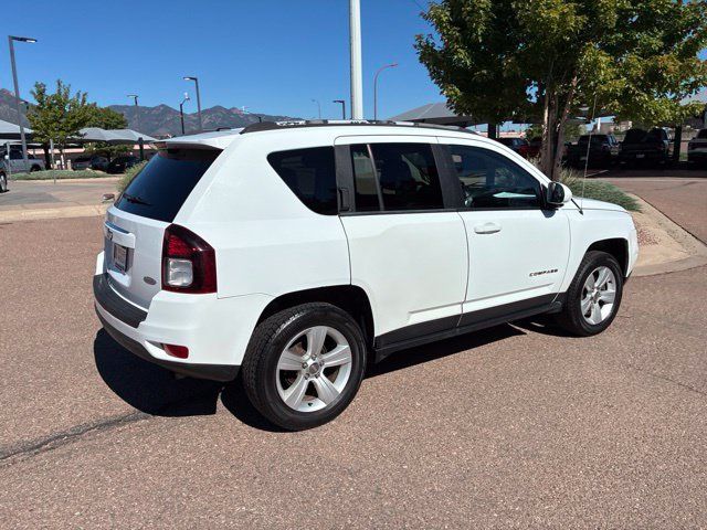 Used 2017 Jeep Compass Latitude AWD/4WD image 7