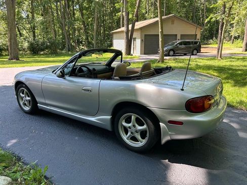 Used 2000 MAZDA MX-5 Miata image 17
