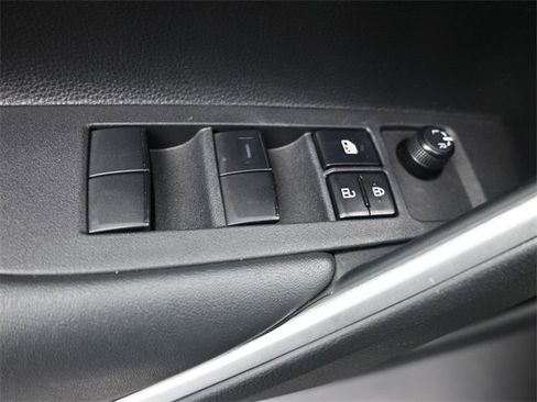 Used 2025 Toyota Corolla Cross XLE image 13