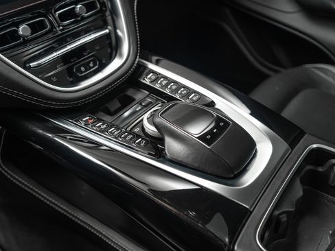 Used 2021 Aston Martin DBX image 26