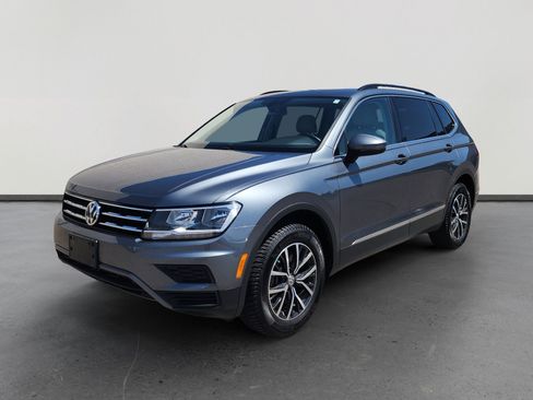 Used 2020 Volkswagen Tiguan SE image 1