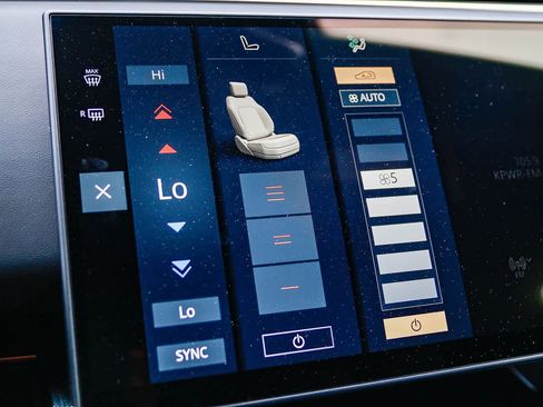 Used 2025 Land Rover Range Rover Sport image 27