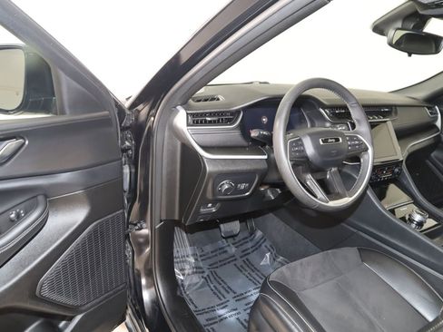 Used 2024 Jeep Grand Cherokee Altitude AWD/4WD image 45