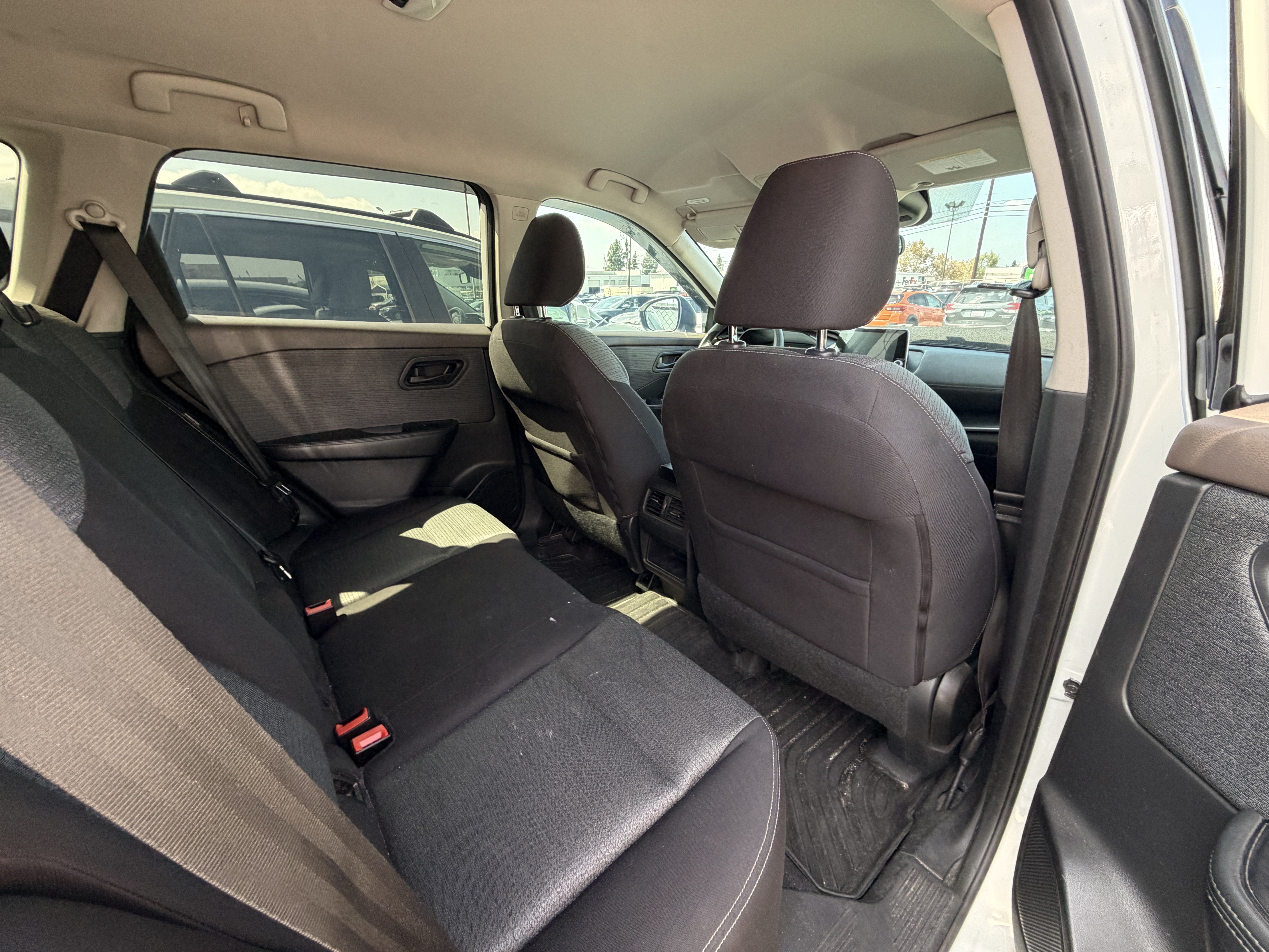 Used 2021 Nissan Rogue S FWD image 4
