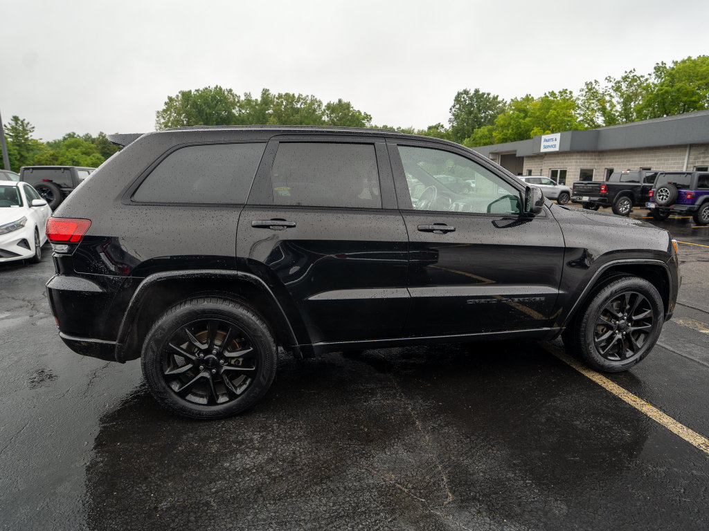 Used 2021 Jeep Grand Cherokee Laredo X AWD/4WD image 5