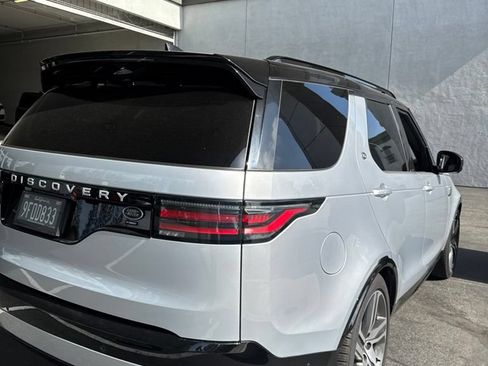 Certified 2023 Land Rover Discovery Metropolitan Edition AWD/4WD image 3