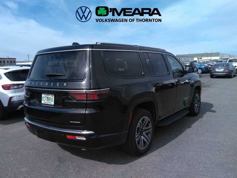 Used 2024 Jeep Wagoneer Series II image 3