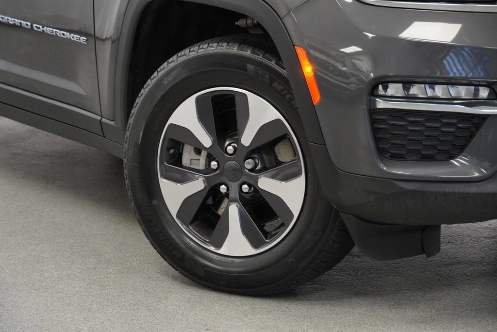Used 2023 Jeep Grand Cherokee 4WD 4xe image 8