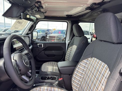 New 2026 Jeep Gladiator Sport AWD/4WD image 30