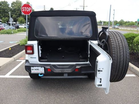 Used 2024 Jeep Wrangler Unlimited w/ Convenience Group AWD/4WD image 7