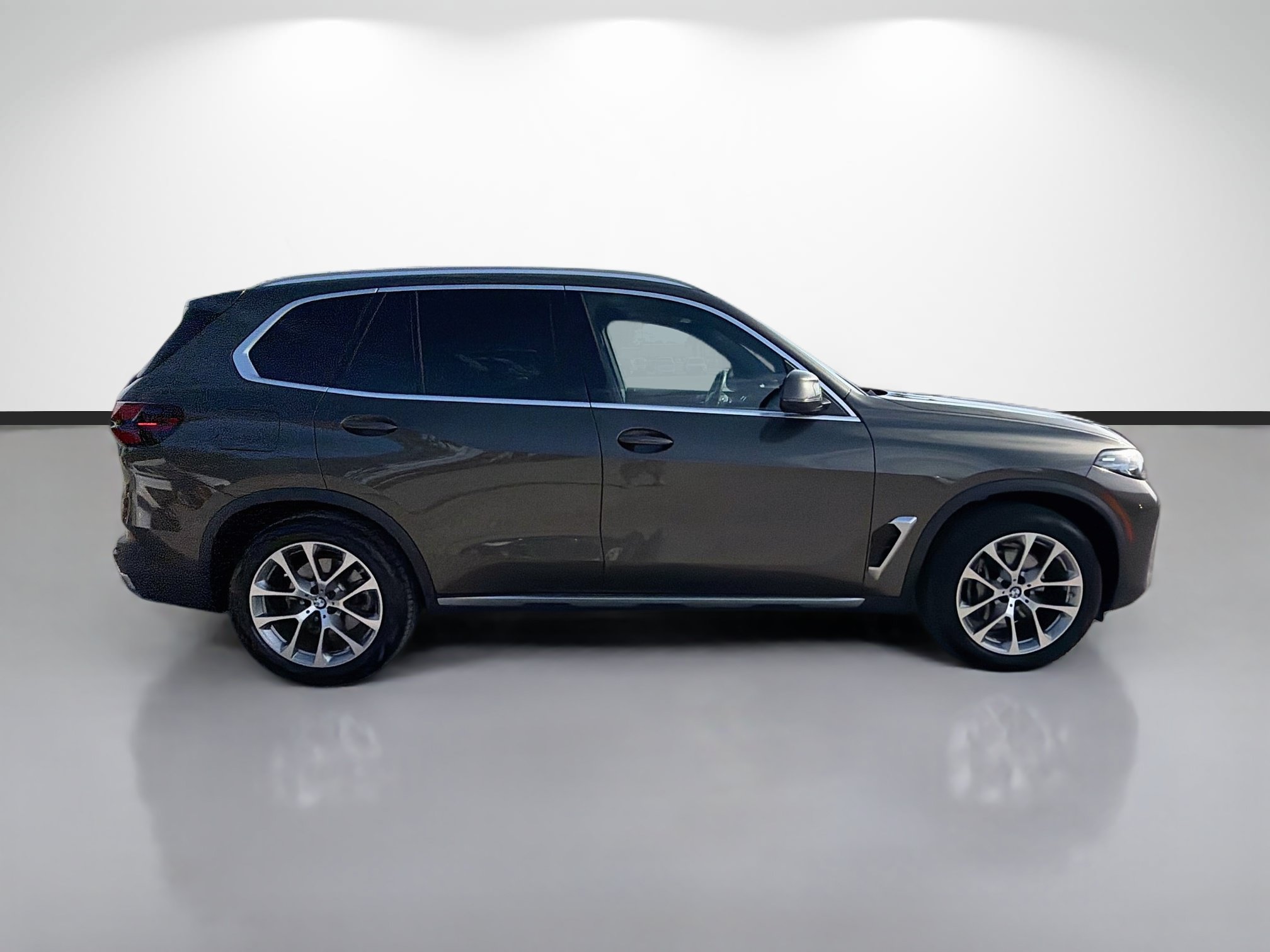 Used 2024 BMW X5 xDrive40i w/ Premium Package AWD/4WD image 2