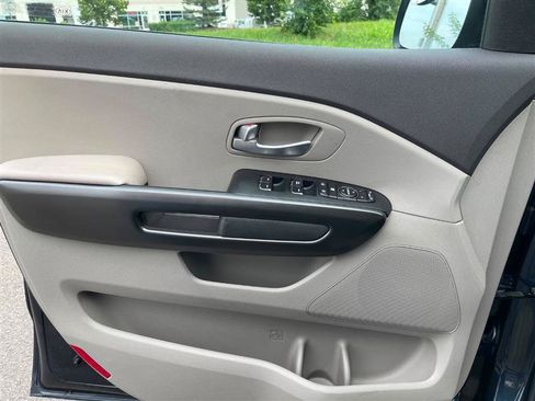 Used 2017 Kia Sedona LX w/ LX Essentials Premium Package FWD image 96