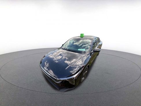 Used 2025 Kia K4 LXS image 4