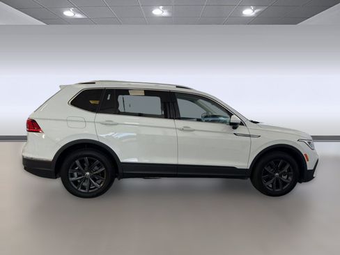Certified 2024 Volkswagen Tiguan SE FWD image 8