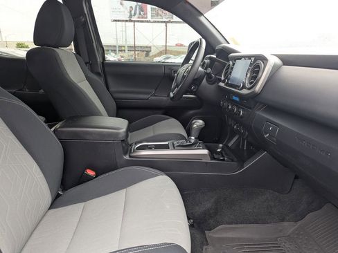 Used 2022 Toyota Tacoma TRD Sport AWD/4WD image 35