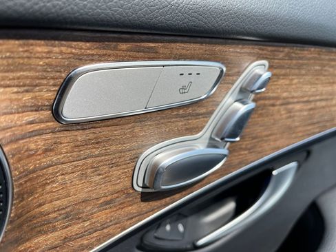 Used 2021 Mercedes-Benz GLC 300 4MATIC image 16