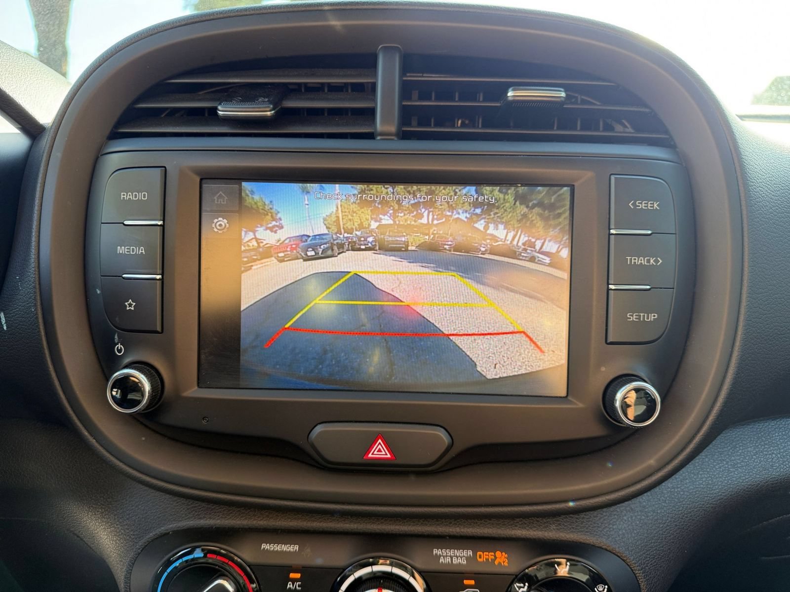 Used 2025 Kia Soul LX w/ LX Technology Package FWD image 20