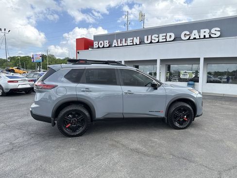 Used 2025 Nissan Rogue SV AWD/4WD image 14