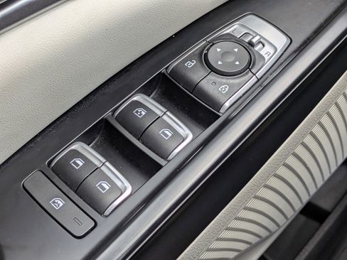 Certified 2024 Kia Carnival LX FWD image 18