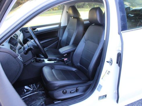 Used 2013 Volkswagen Passat 2.5 SE image 12