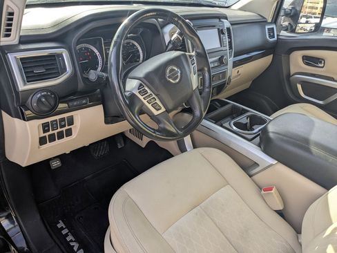Used 2016 Nissan Titan SV image 16