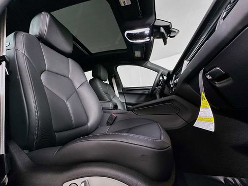 New 2026 Porsche Macan Turbo image 29