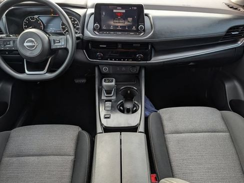 Used 2022 Nissan Rogue SV FWD image 11