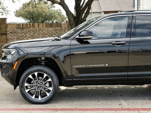 Used 2023 Jeep Grand Cherokee Overland w/ Luxury Tech Group IV image 22