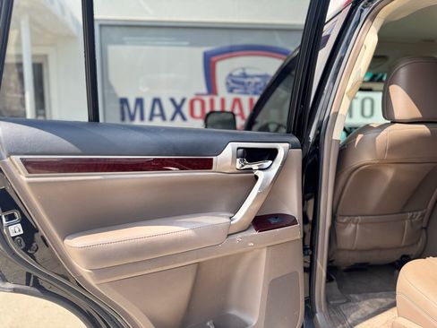 Used 2018 Lexus GX 460 Premium w/ Premium Package image 24