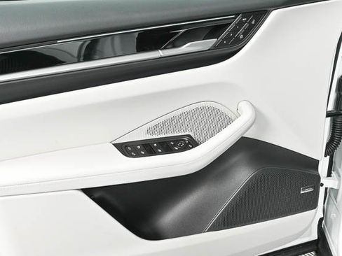 Used 2025 Porsche Macan Electric image 6