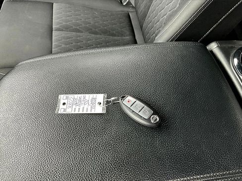 Used 2018 Nissan Titan PRO-4X image 34