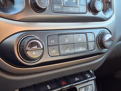 Used 2018 Chevrolet Colorado Z71 w/ Centennial Edition image 23