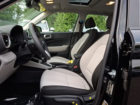 Used 2026 Hyundai Venue SEL FWD image 13