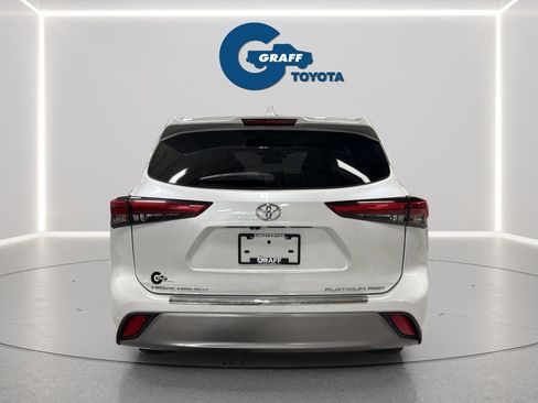 Used 2023 Toyota Highlander Platinum image 6