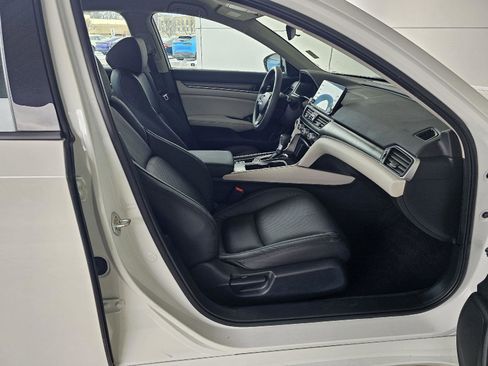 Used 2018 Honda Accord LX image 12