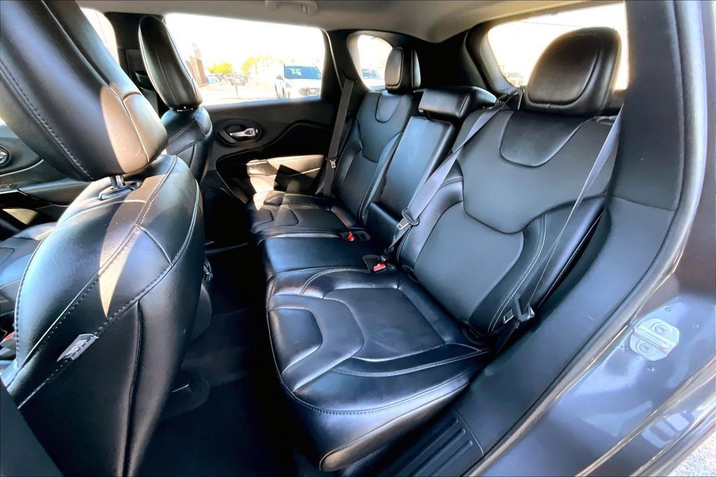 Used 2023 Jeep Cherokee Altitude Lux AWD/4WD image 24