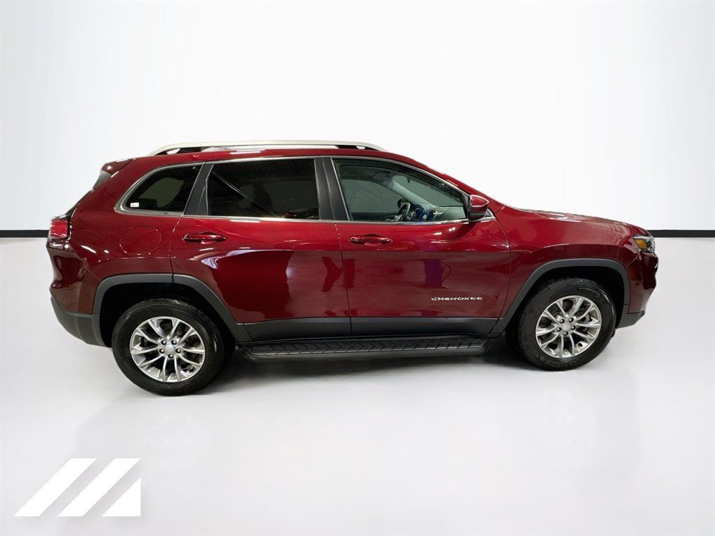 Used 2019 Jeep Cherokee Latitude Plus w/ Cold Weather Group AWD/4WD image 4