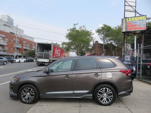 Used 2016 Mitsubishi Outlander SE AWD/4WD image 7