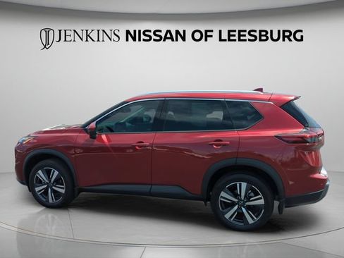 Certified 2025 Nissan Rogue SL FWD image 10
